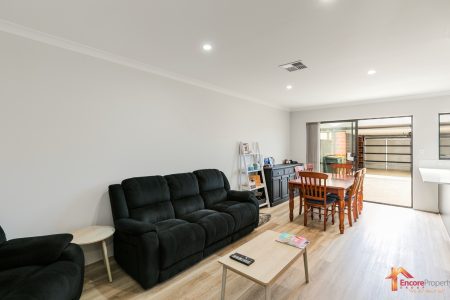 24 Everest Parkway, LAKELANDS, WA 6180 AUS