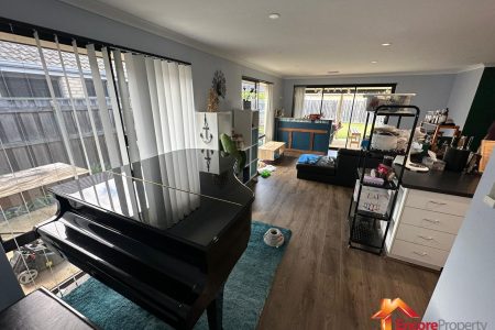 17 Ivory Way, WELLARD, WA 6170 AUS