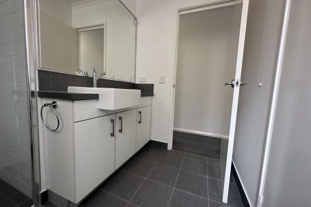 23/10 Pimlico Crescent, WELLARD, WA 6170 AUS