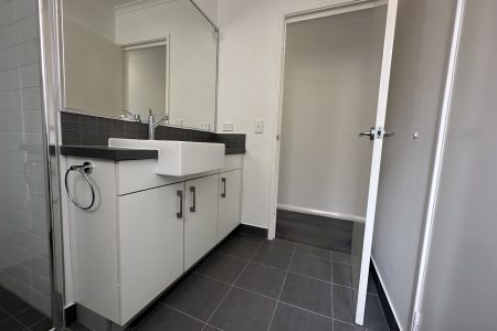 23/10 Pimlico Crescent, WELLARD, WA 6170 AUS