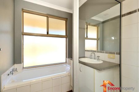 4 Charlton Way, BERTRAM, WA 6167 AUS