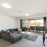 25/10 Pimlico Crescent, WELLARD, WA 6170 AUS