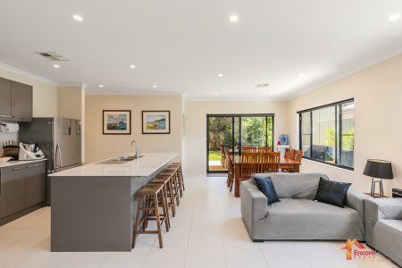 11 Kirkby Circuit, WELLARD, WA 6170 AUS