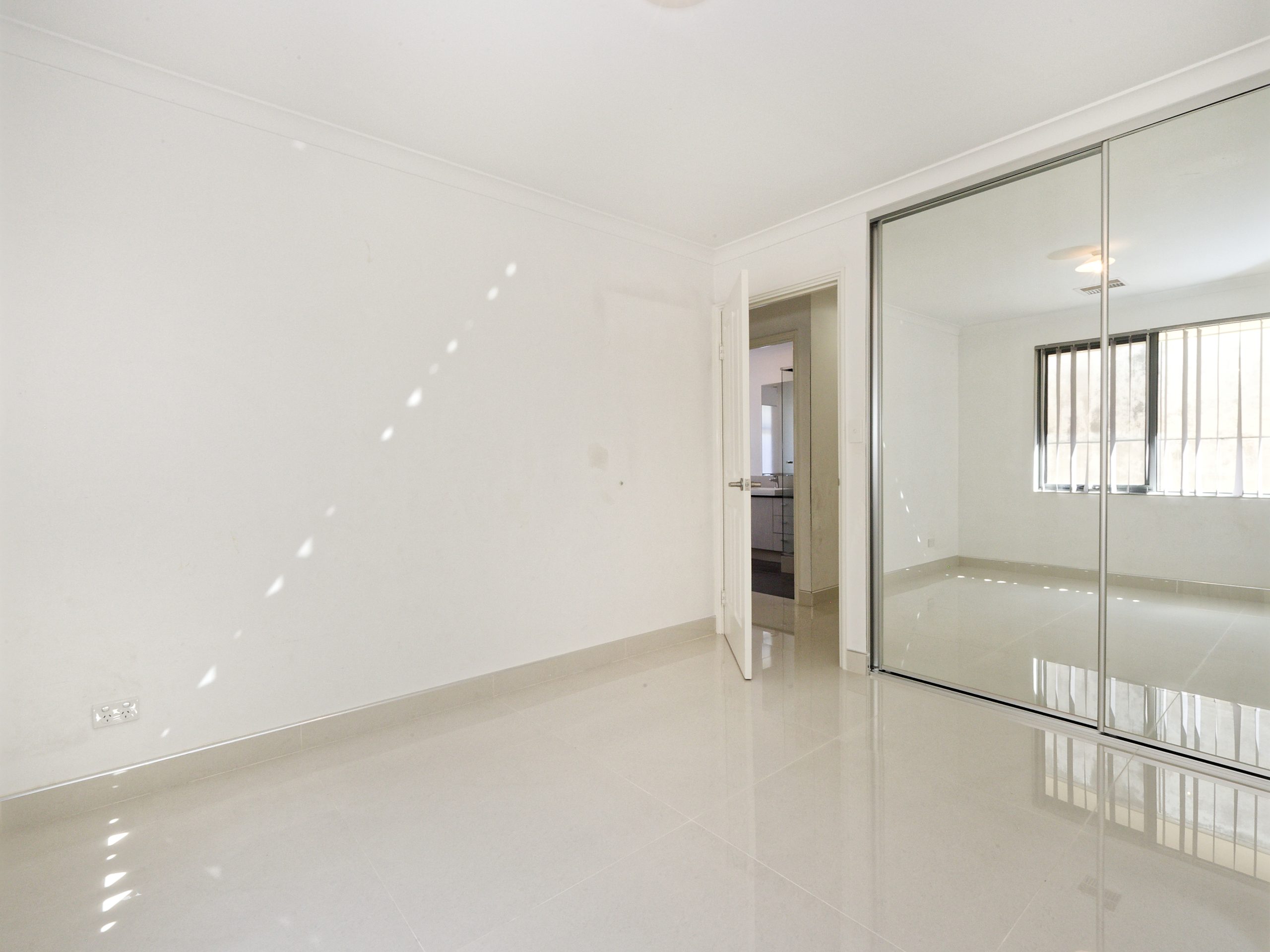 104 Sapphire Chase, WELLARD, WA 6170 AUS