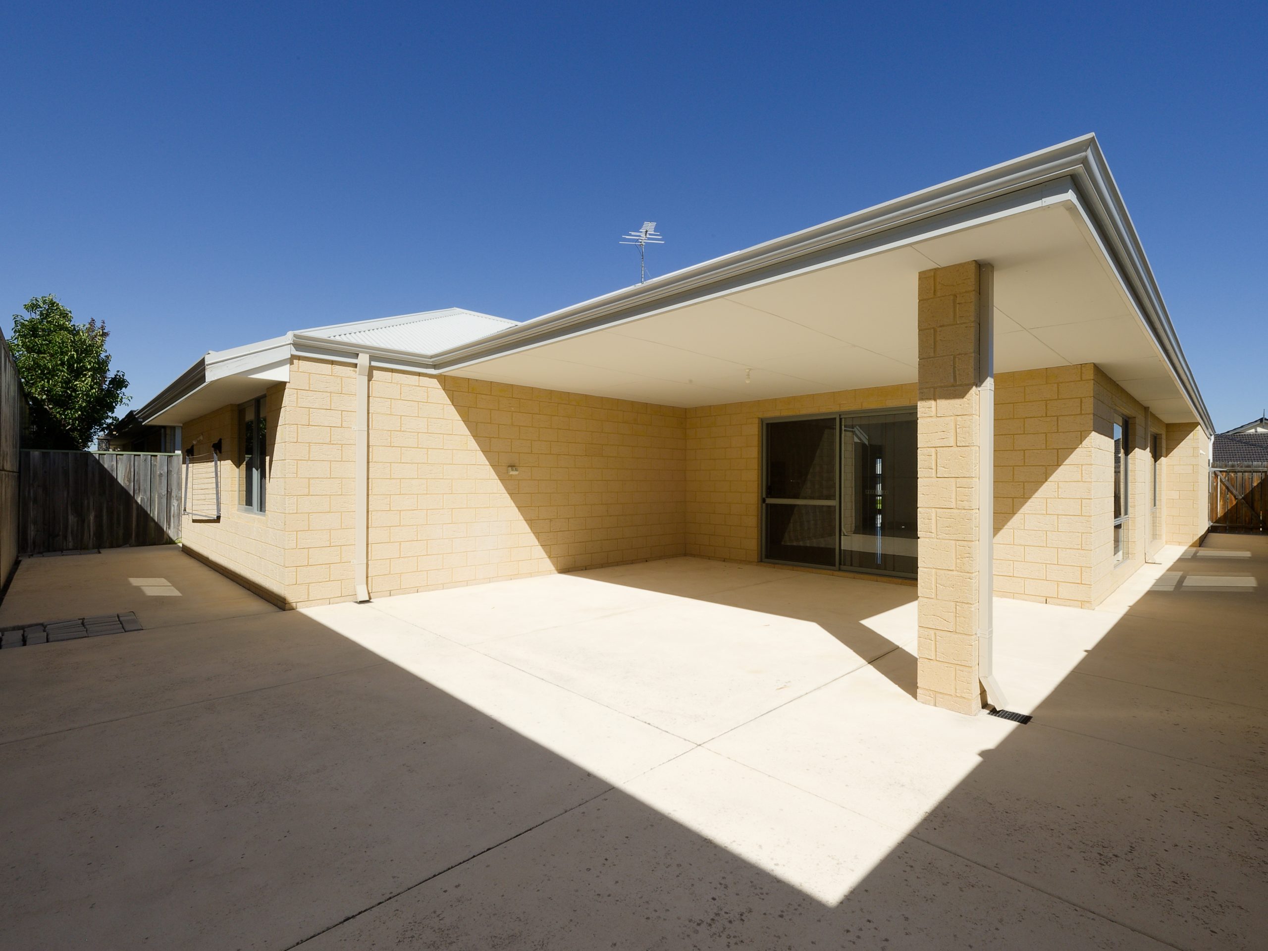 104 Sapphire Chase, WELLARD, WA 6170 AUS
