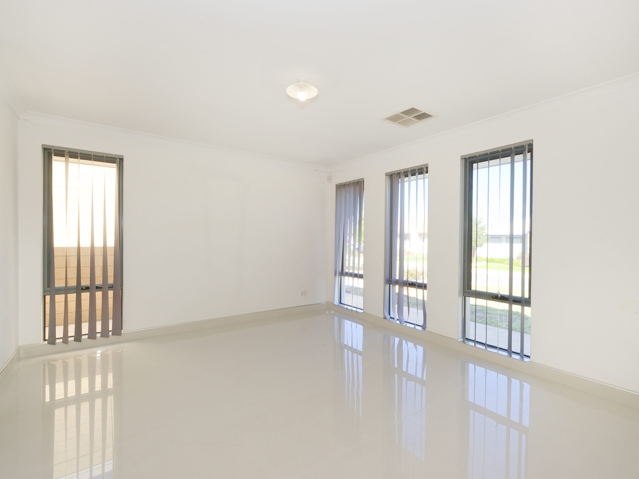 104 Sapphire Chase, WELLARD, WA 6170 AUS