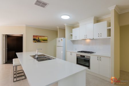 8 Quartz Avenue, WELLARD, WA 6170 AUS
