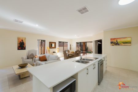 8 Quartz Avenue, WELLARD, WA 6170 AUS