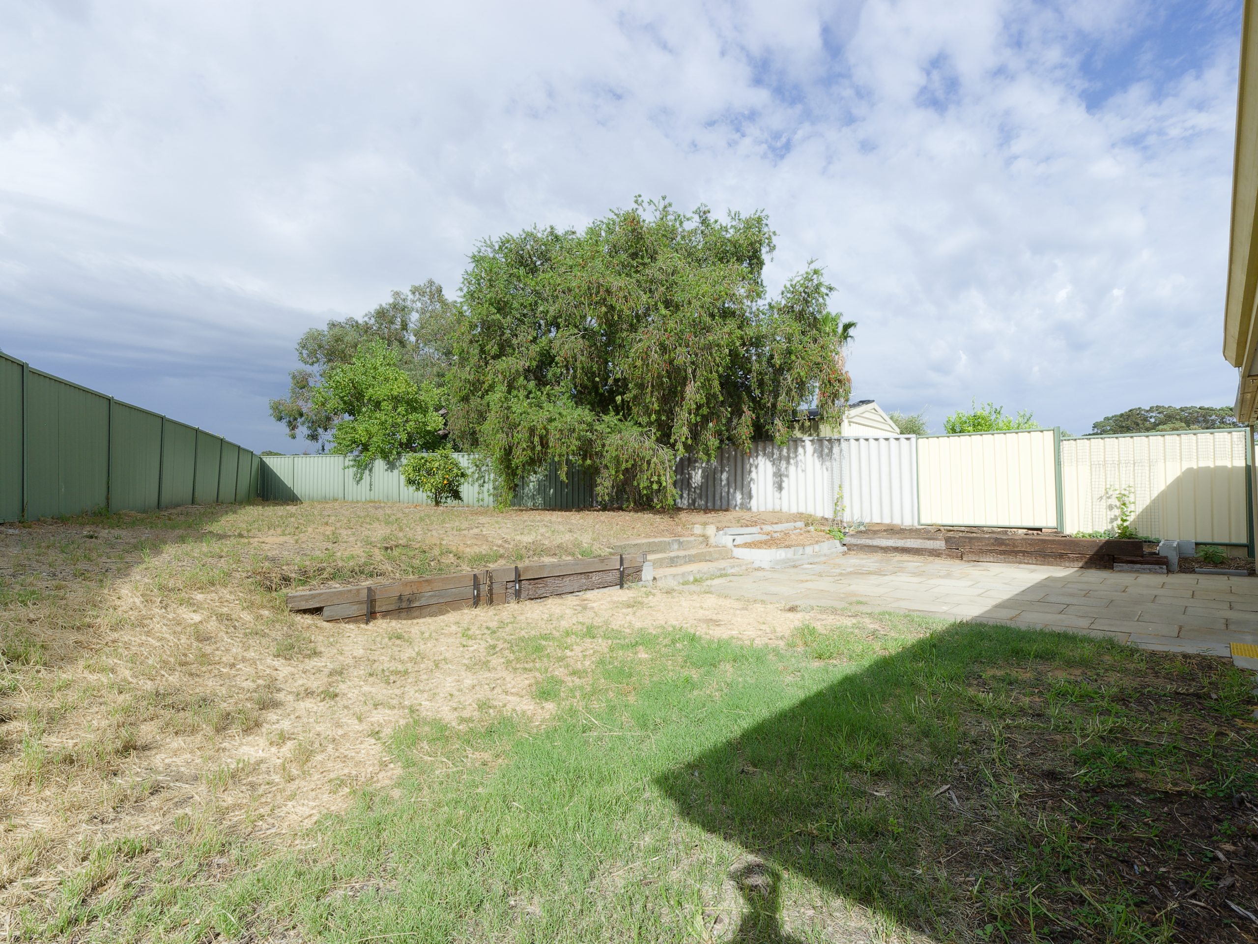 20 Mckanna Gardens, PARMELIA, WA 6167 AUS