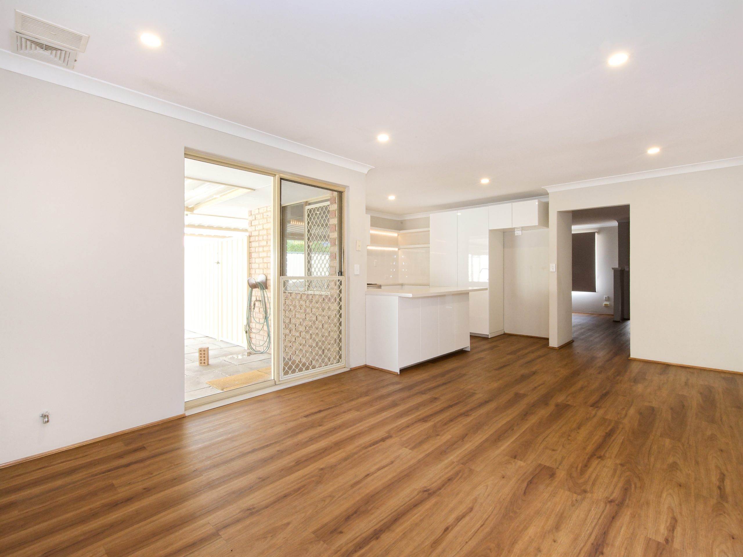 20 Mckanna Gardens, PARMELIA, WA 6167 AUS