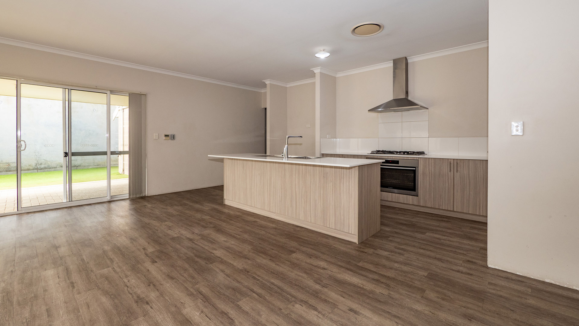 114 Sapphire Chase, WELLARD, WA 6170 AUS