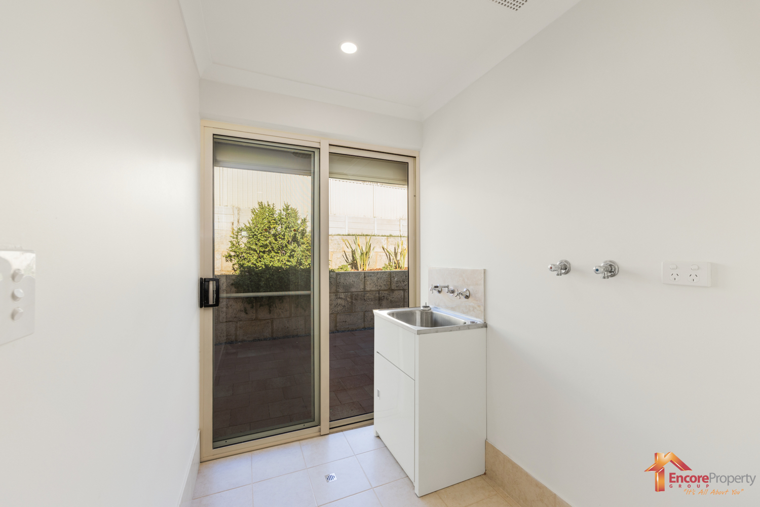 6 Hargrave Place, PARMELIA, WA 6167 AUS