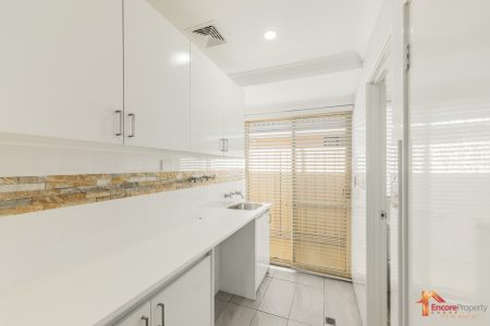 17 Silvertop Circle, WARNBRO, WA 6169 AUS