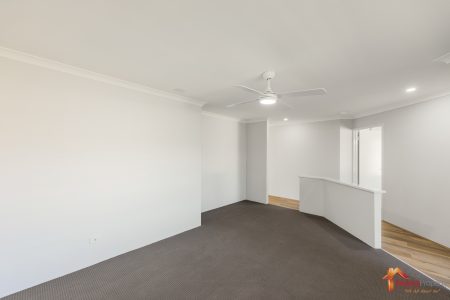 17 Silvertop Circle, WARNBRO, WA 6169 AUS