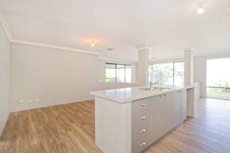 34 Beauchamp Loop, WELLARD, WA 6170 AUS