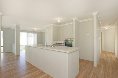 34 Beauchamp Loop, WELLARD, WA 6170 AUS