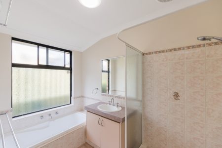 16 Colchester Avenue, ORELIA, WA 6167 AUS