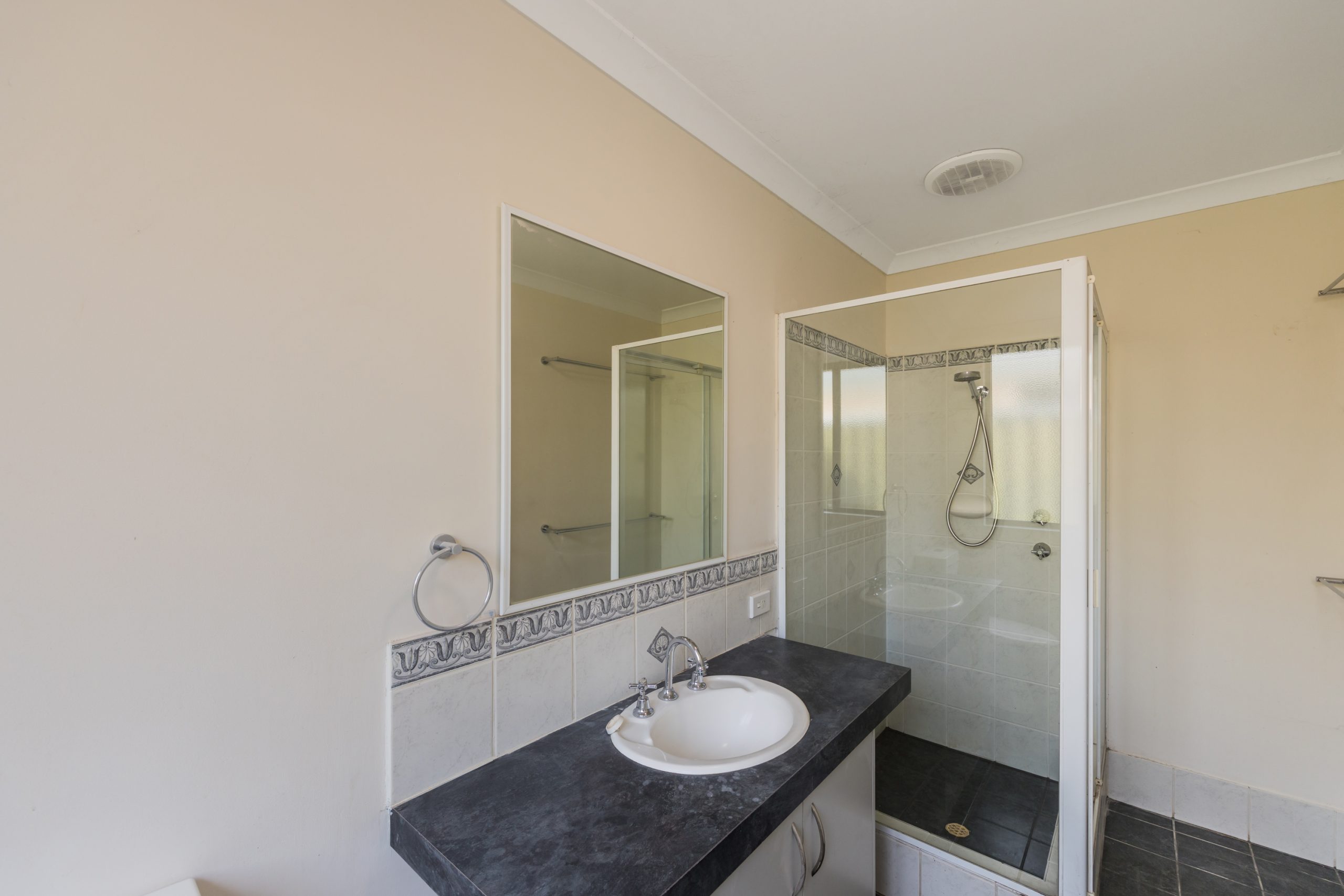 16 Colchester Avenue, ORELIA, WA 6167 AUS