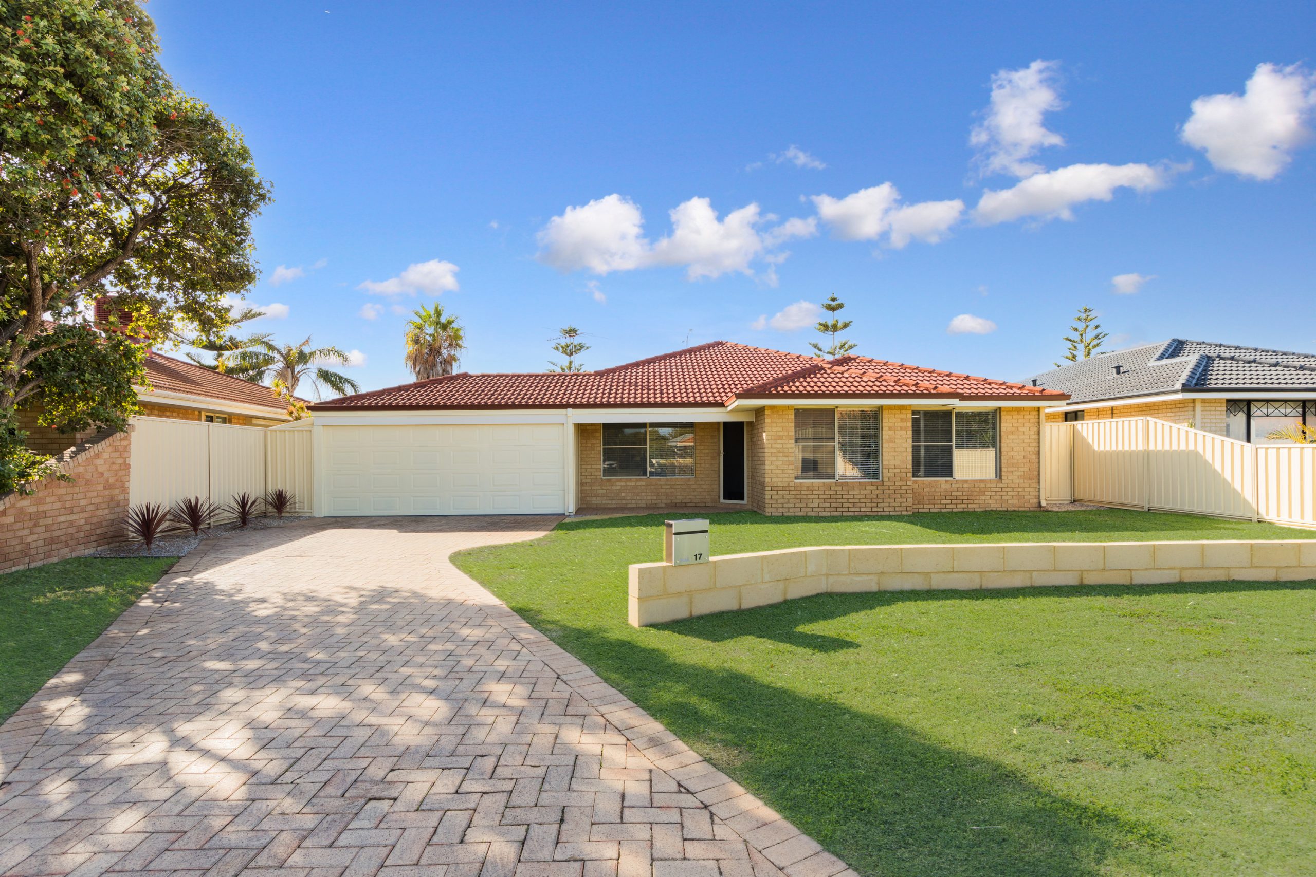 17 Silvertop Circle, WARNBRO, WA 6169 AUS