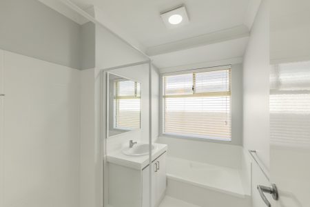 17 Silvertop Circle, WARNBRO, WA 6169 AUS