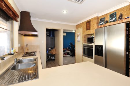 128 Alcock Street, MADDINGTON, WA 6109 AUS