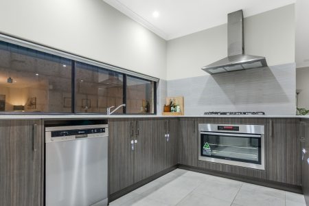 31 Corbridge Avenue, WELLARD, WA 6170 AUS