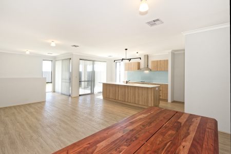 5 Bluegrass Street, TREEBY, WA 6164 AUS