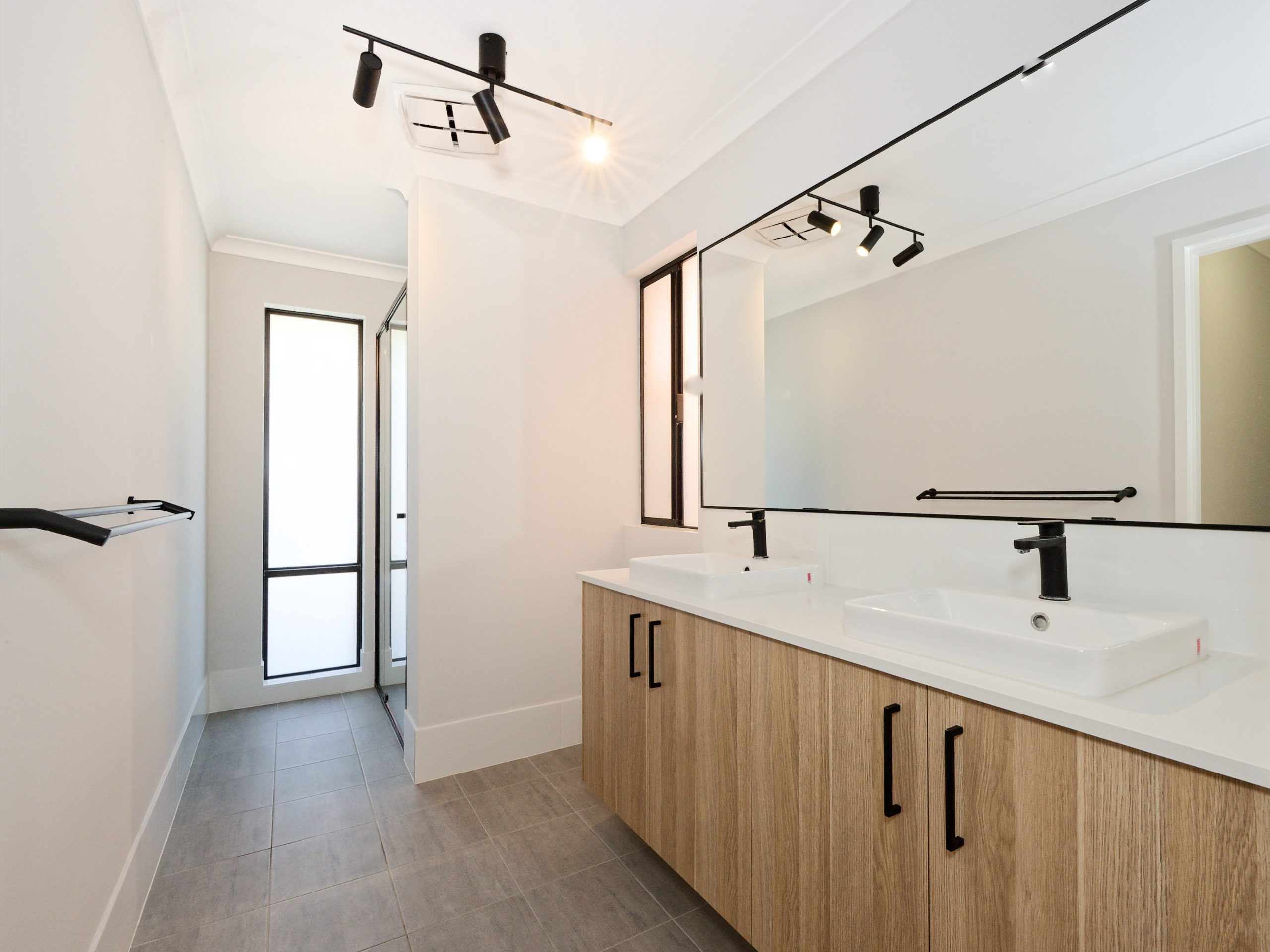 5 Bluegrass Street, TREEBY, WA 6164 AUS