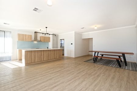 5 Bluegrass Street, TREEBY, WA 6164 AUS