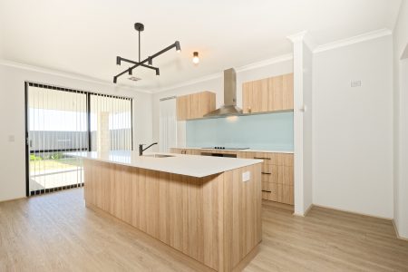 5 Bluegrass Street, TREEBY, WA 6164 AUS