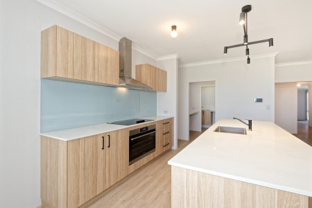 5 Bluegrass Street, TREEBY, WA 6164 AUS
