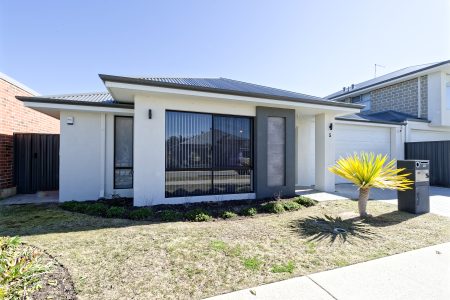 5 Bluegrass Street, TREEBY, WA 6164 AUS