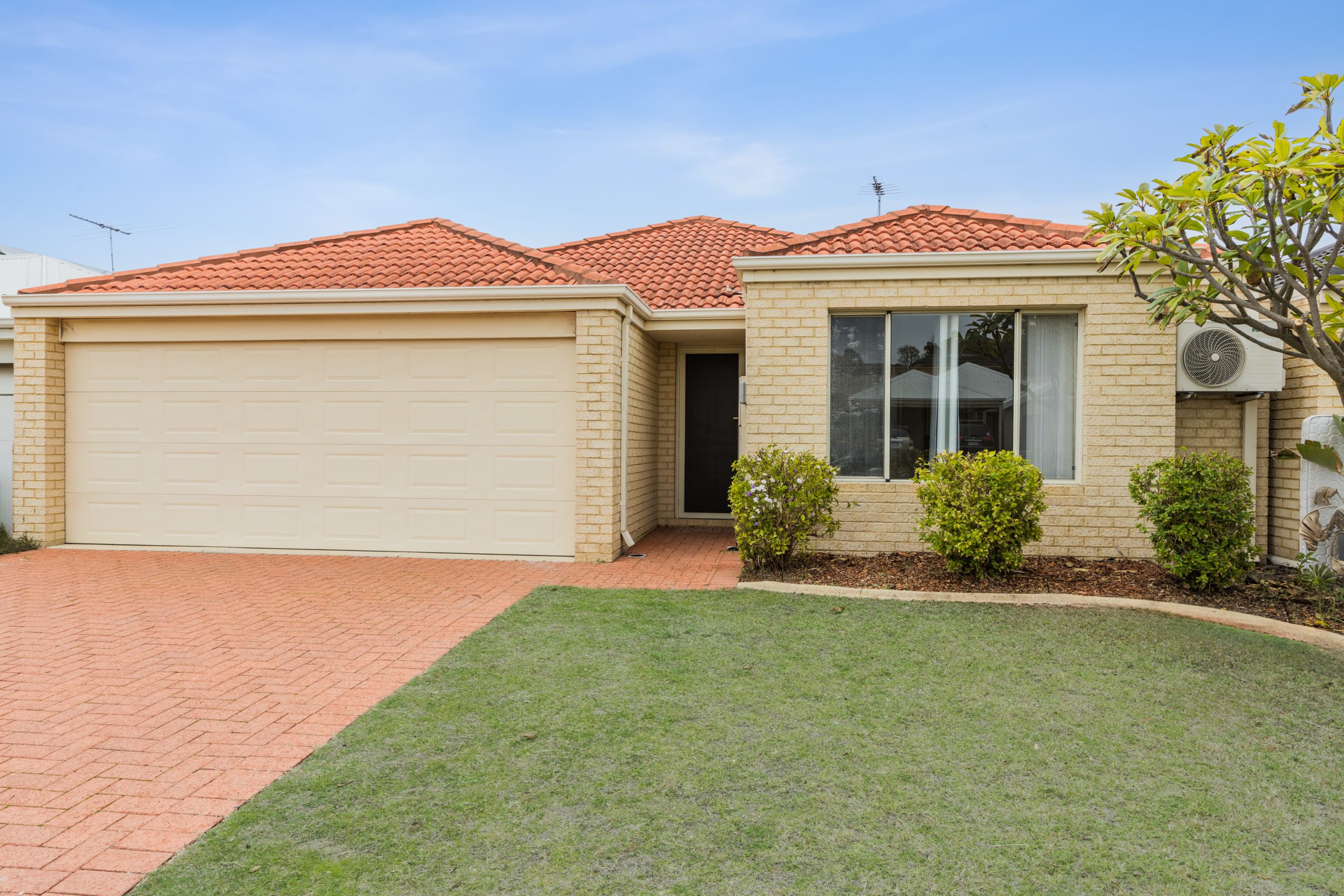 11 Bampton Road, ORELIA, WA 6167 AUS