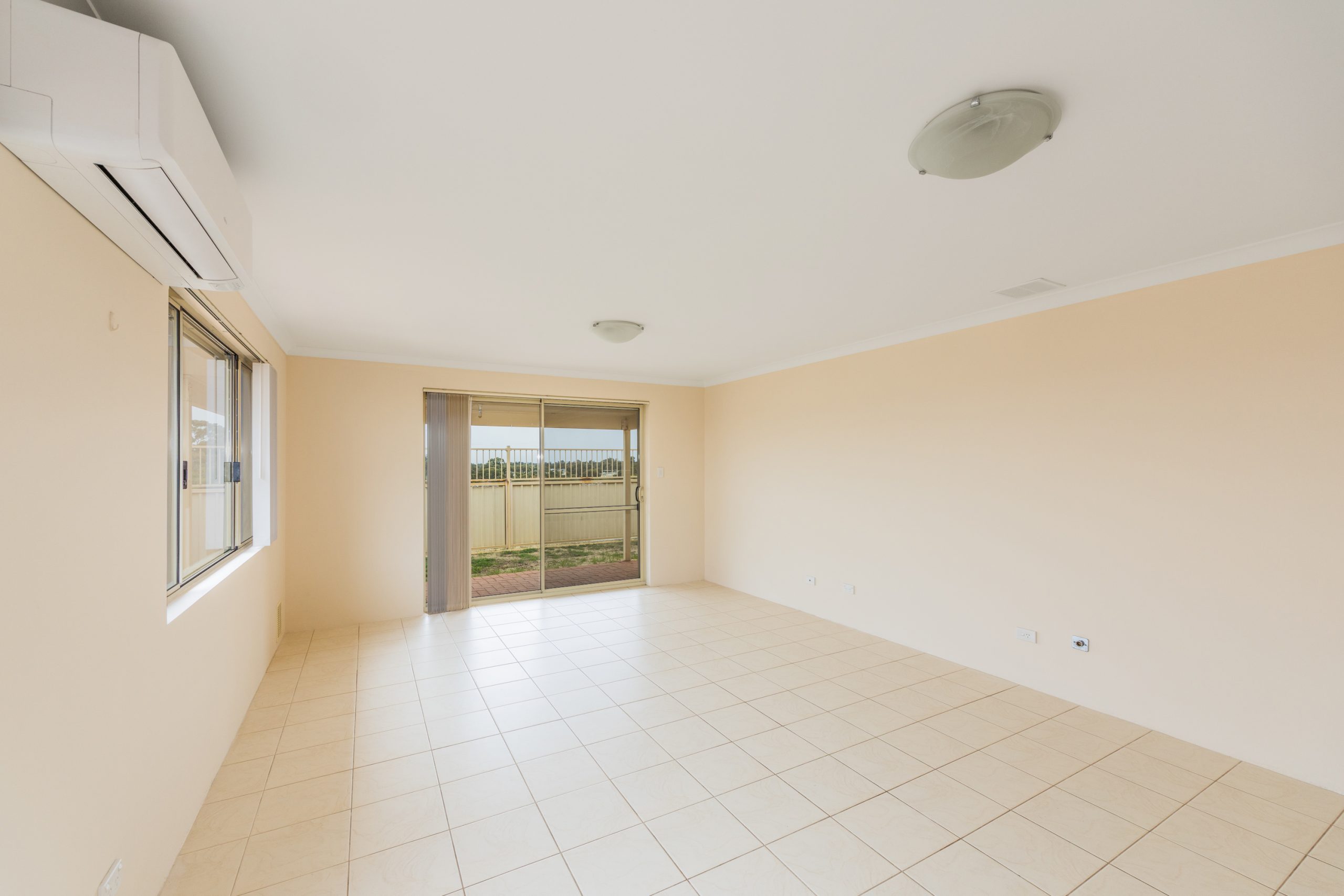 11 Bampton Road, ORELIA, WA 6167 AUS