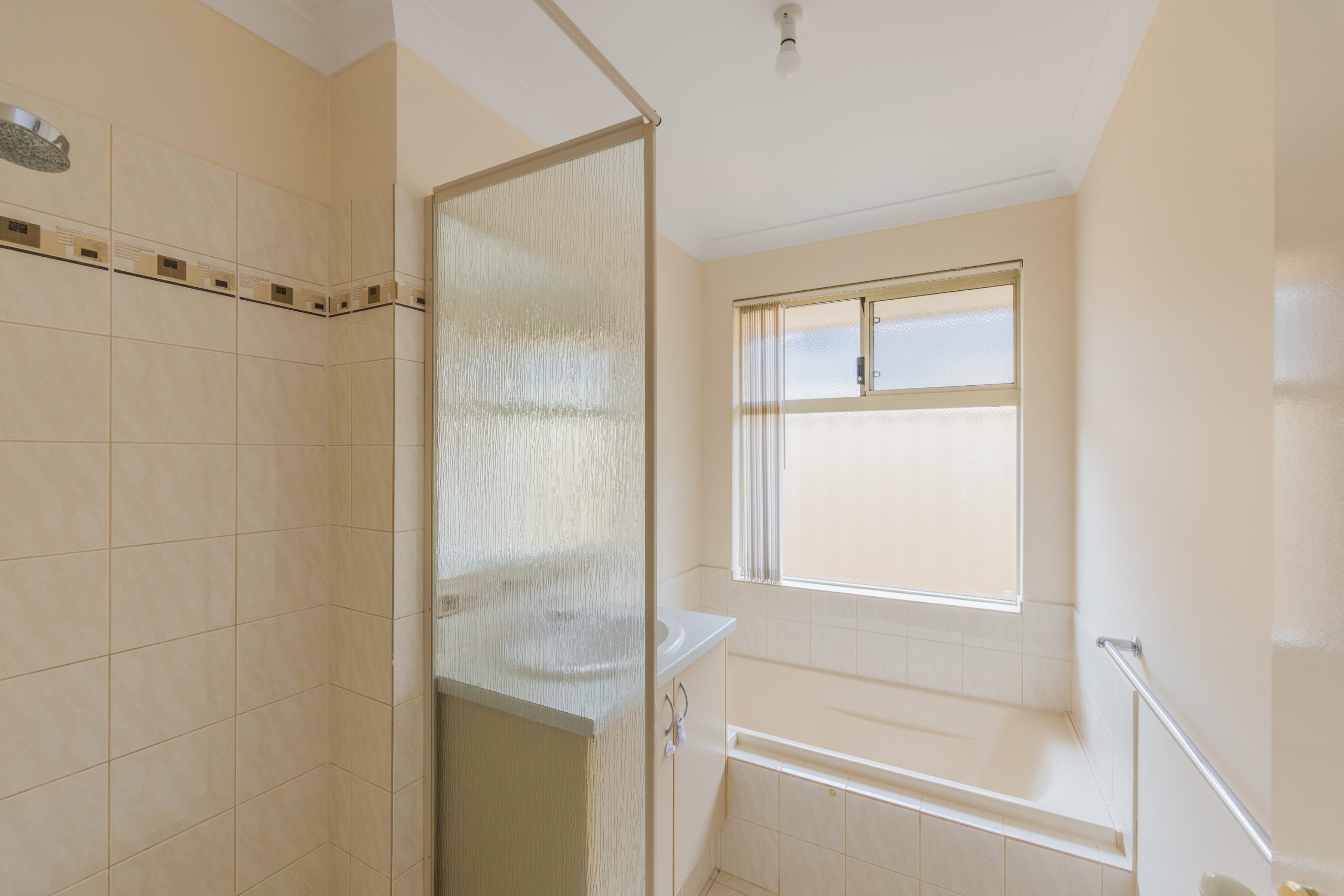 11 Bampton Road, ORELIA, WA 6167 AUS