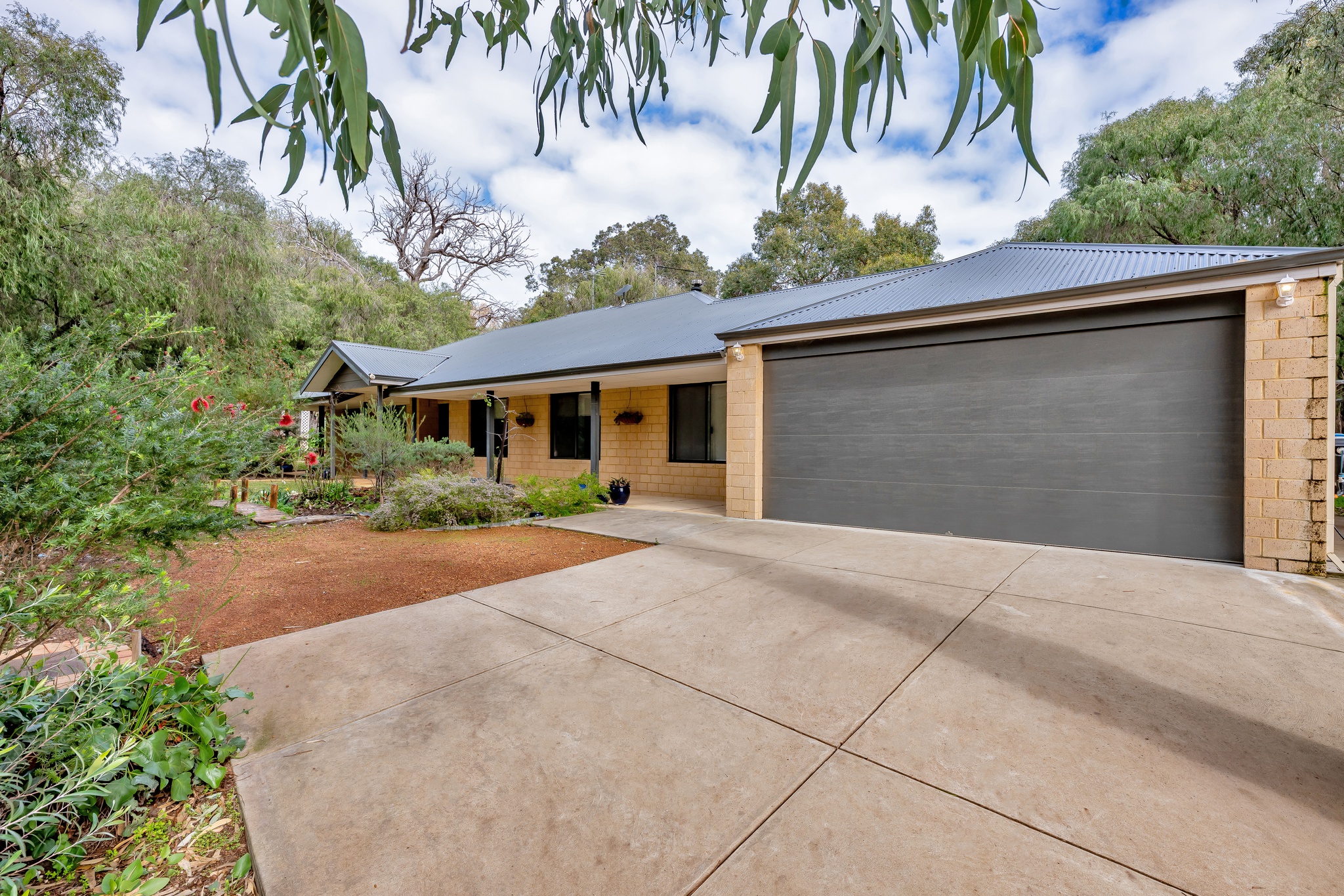 4 Crescent Drive, BOUVARD, WA 6211 AUS