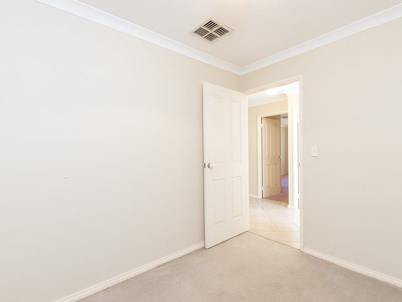 55 Oakwood Crescent, WAIKIKI, WA 6169 AUS