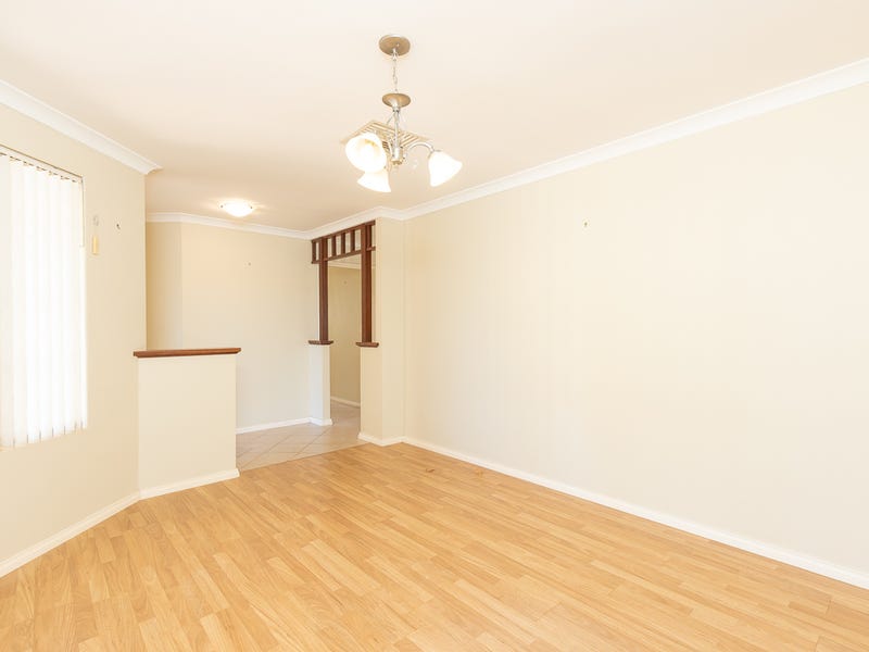 55 Oakwood Crescent, WAIKIKI, WA 6169 AUS