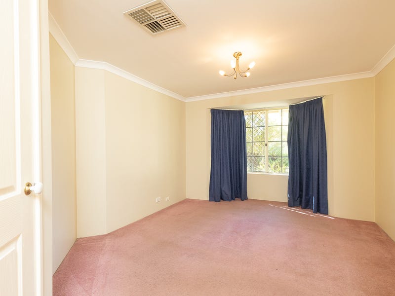 55 Oakwood Crescent, WAIKIKI, WA 6169 AUS