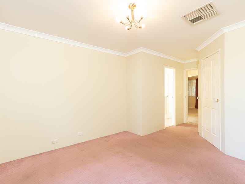 55 Oakwood Crescent, WAIKIKI, WA 6169 AUS