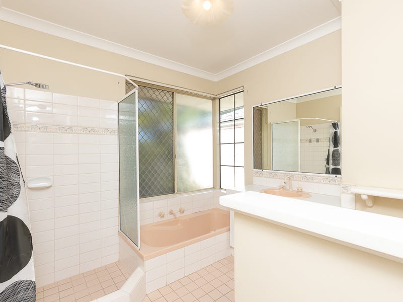 55 Oakwood Crescent, WAIKIKI, WA 6169 AUS
