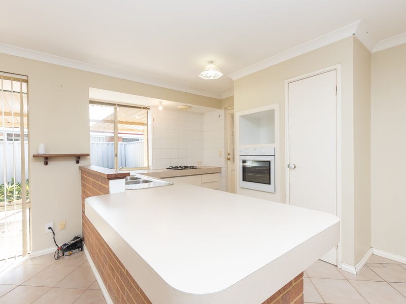 55 Oakwood Crescent, WAIKIKI, WA 6169 AUS