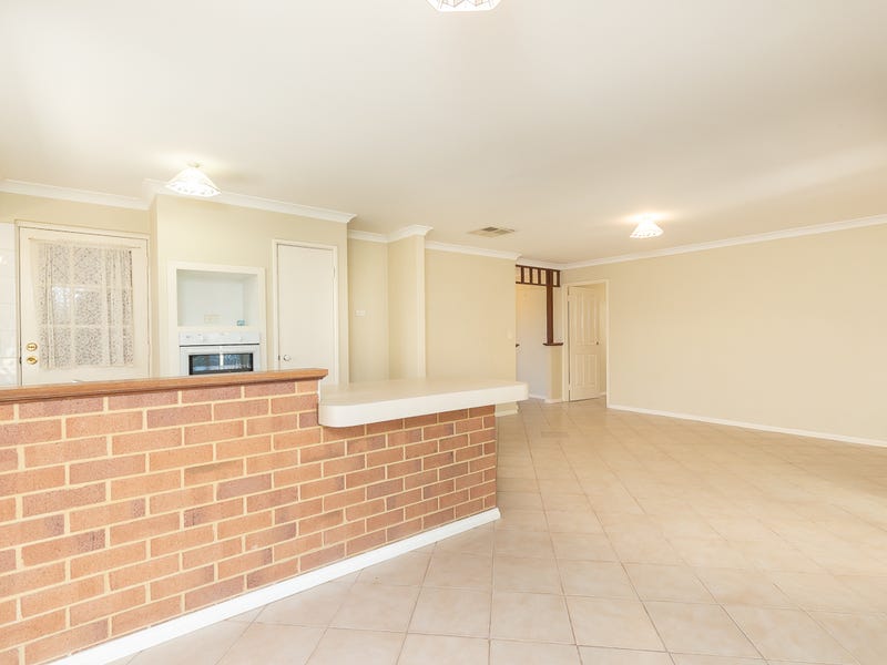 55 Oakwood Crescent, WAIKIKI, WA 6169 AUS