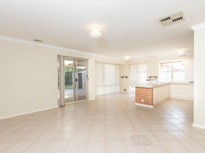 55 Oakwood Crescent, WAIKIKI, WA 6169 AUS