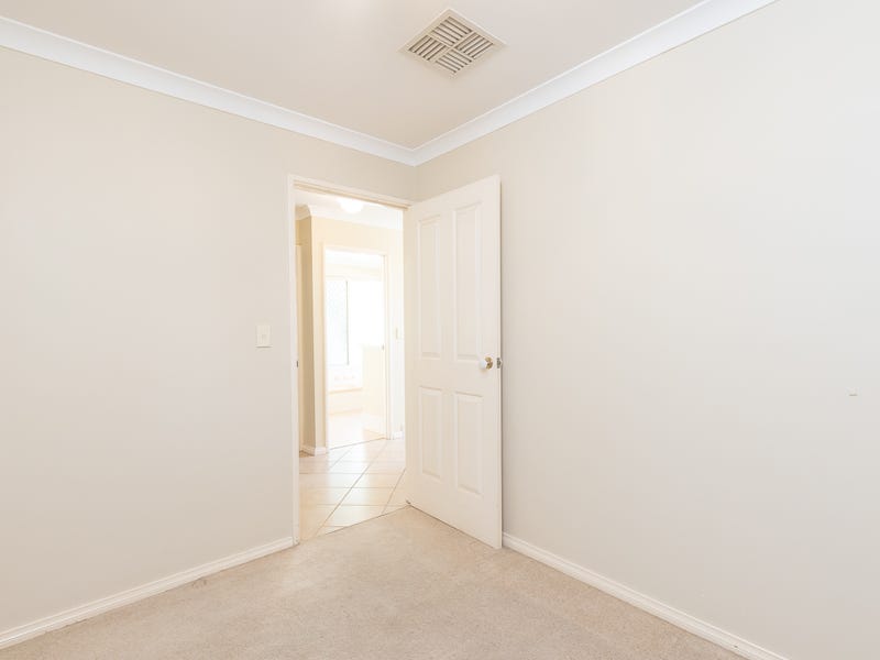 55 Oakwood Crescent, WAIKIKI, WA 6169 AUS