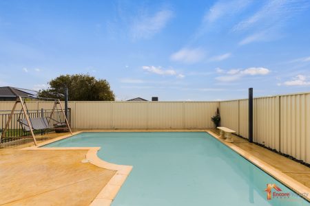 10 Rutherford Square, ORELIA, WA 6167 AUS