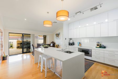 10 Rutherford Square, ORELIA, WA 6167 AUS