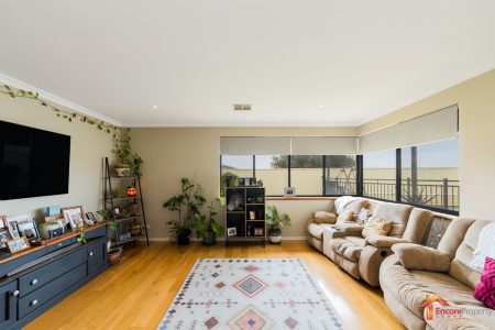 10 Rutherford Square, ORELIA, WA 6167 AUS