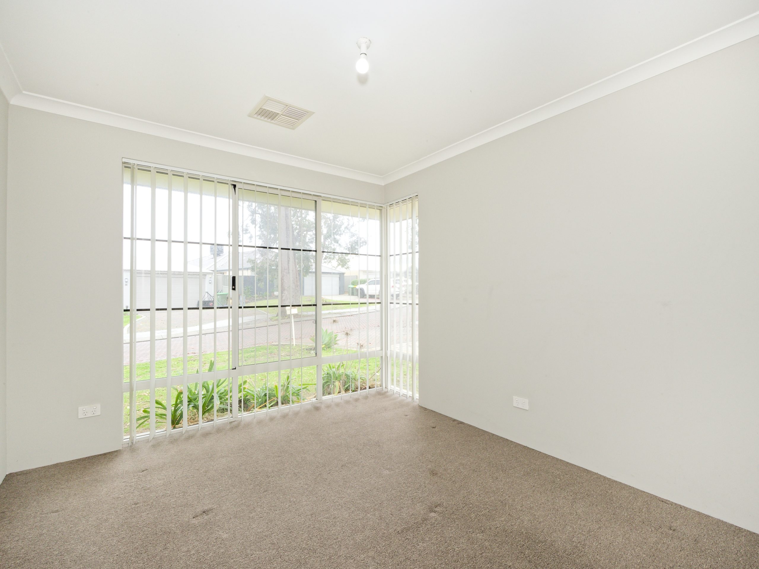33 Corbridge Avenue, WELLARD, WA 6170 AUS