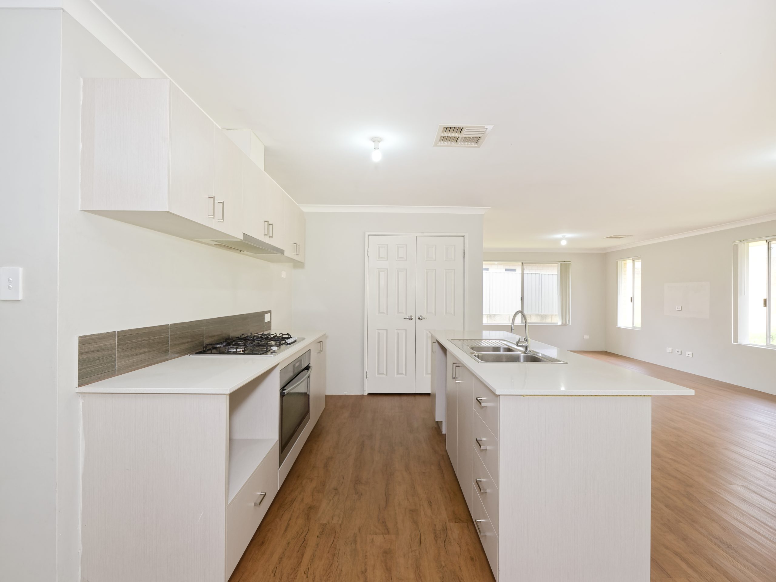 33 Corbridge Avenue, WELLARD, WA 6170 AUS